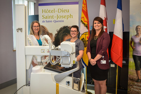 From left to right: Lucille Léveillé and Emmanuelle Levesque, Medical Imaging Technologists; and Claudine Gagné, Manager – Medical Imaging