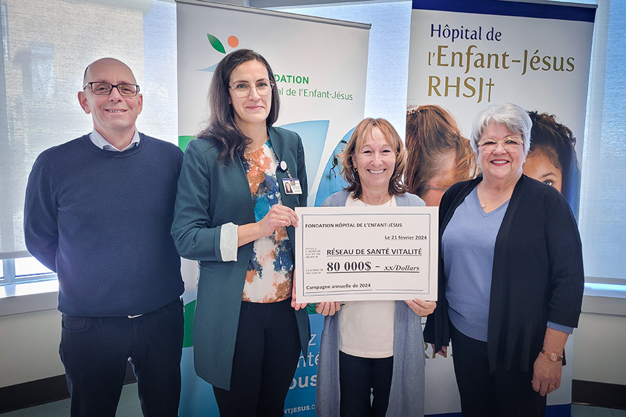 Official cheque presentation to Vitalité Health Network. From left to right: Eric Haché, Manager of Hospital Operations, Enfant-Jésus RHSJ† Hospital; Dr. Anick Pelletier, Assistant Vice-President, Medical Affairs, Vitalité Health Network; Christina Mallet, Chair of the Board, Fondation Hôpital de l’Enfant-Jésus; Nicole Hébert, Deputy Mayor, Town of Caraquet